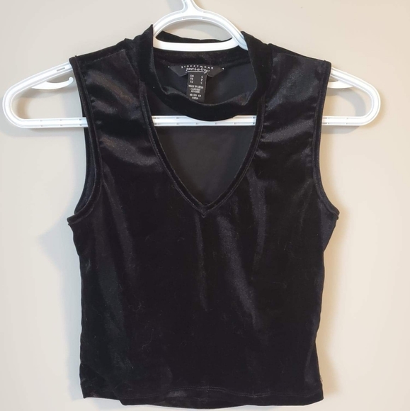 Black velour crop top - Picture 2 of 6